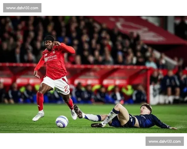 半场战报:塔韦尼耶角球破门 克鲁皮建功 伯恩茅斯 2-0 诺丁汉森林 半场战报:塔韦尼耶角球破门 克鲁皮建功 伯恩茅斯 2-0 诺丁汉森林