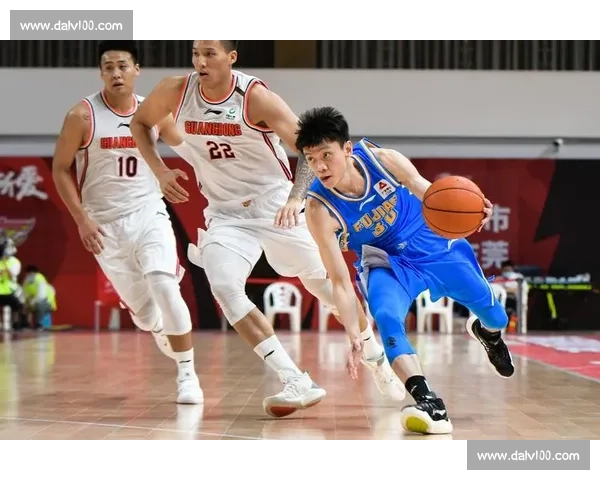 福建浔兴男篮俱乐部杯火力全开 高效进攻彰显新赛季潜力 福建浔兴男篮俱乐部杯火力全开 高效进攻彰显新赛季潜力